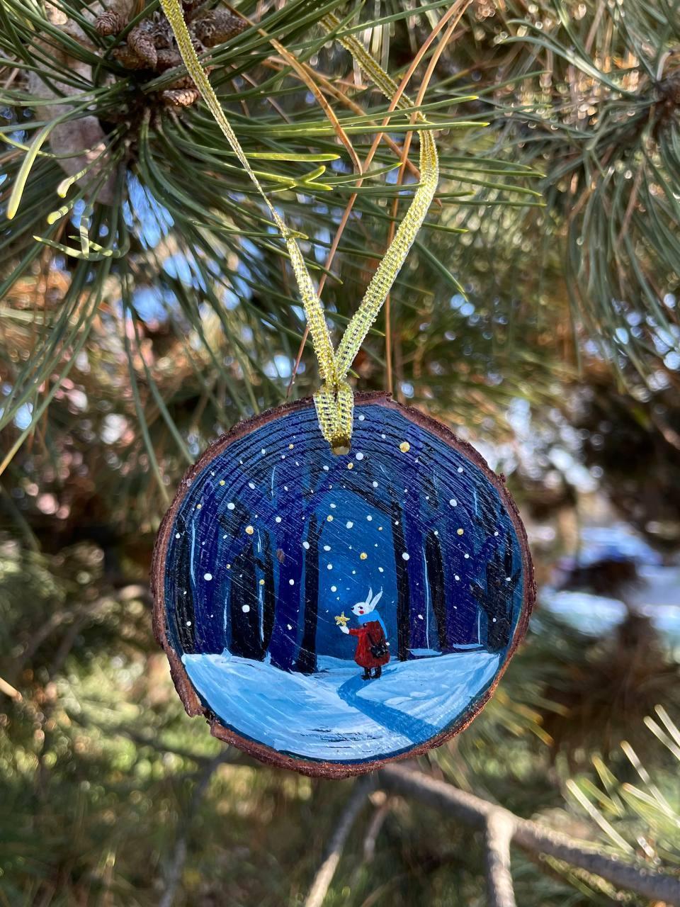 Rabbit in the forest - Hand-Painted Wood Slice Ornament (Ø 6 cm) - My Moonbird