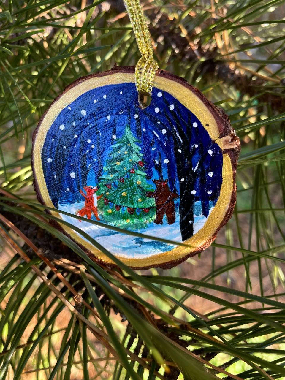 Fox and bear - Hand-Painted Wood Slice Ornament (Ø 6 cm) - My Moonbird