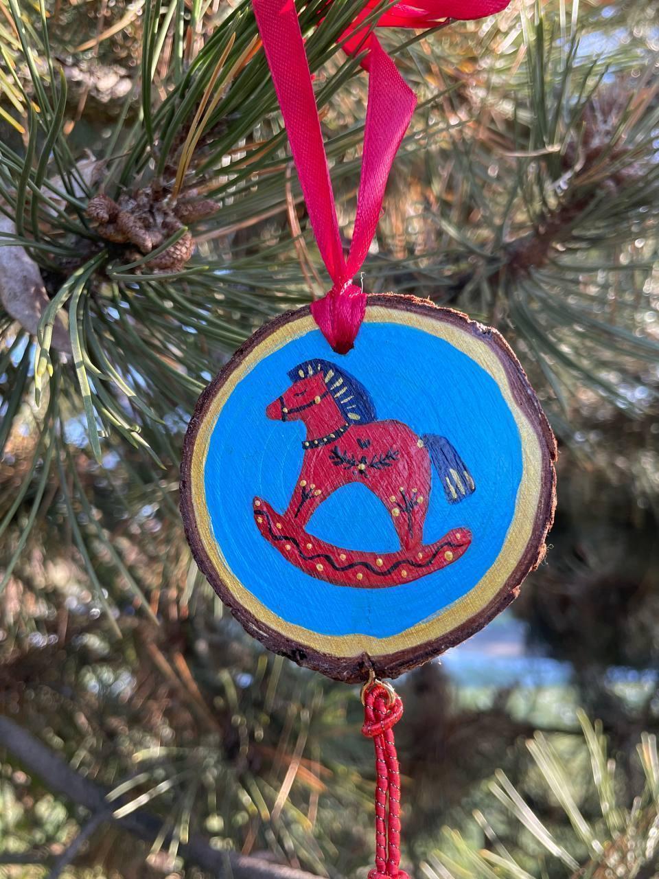 Red Horse - Hand-Painted Wood Slice Ornament (Ø 6 cm) - My Moonbird