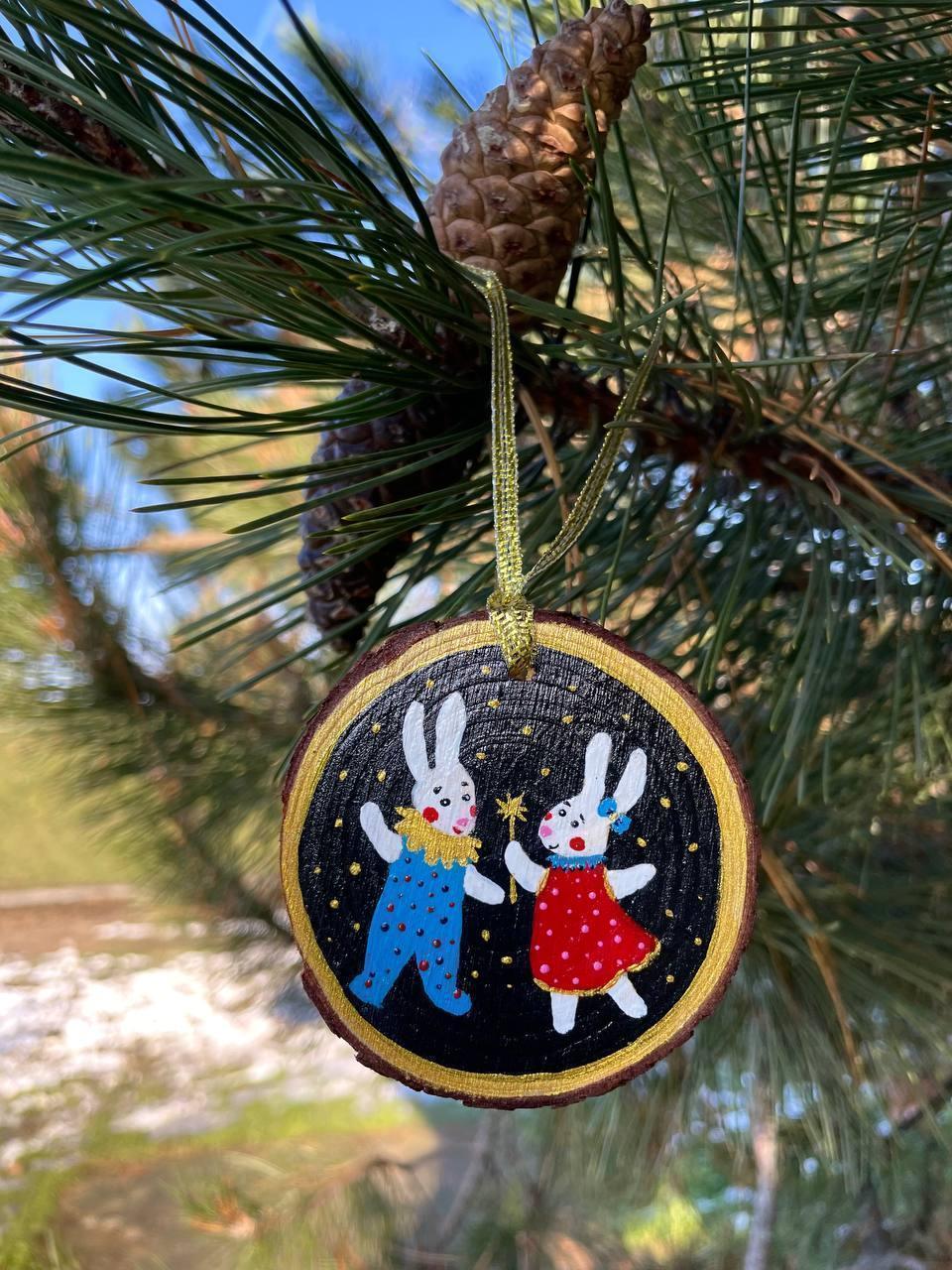 Playful Rabbits - Hand-Painted Wood Slice Ornament (Ø 6 cm) - My Moonbird